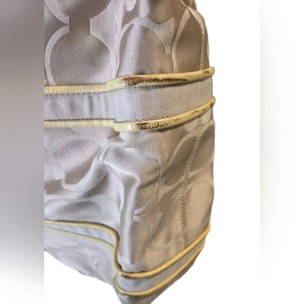 Coach Poppy Signature Beige & Yellow Shoulder Bag Super Cute 😍 - Picture 8 of 8